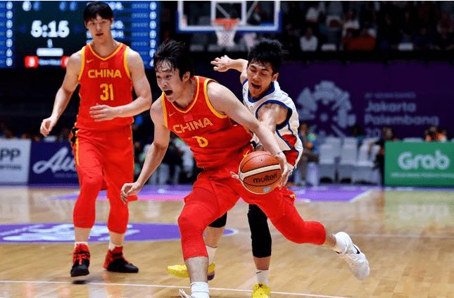 揭秘籃球愛好者隱藏寶藏的特色小店，最新國家隊(duì)籃球與小巷中的籃球奇緣